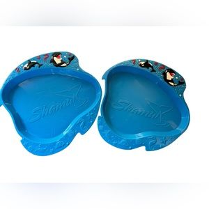 Seaworld Shamu collectible plastic plates - set of 2